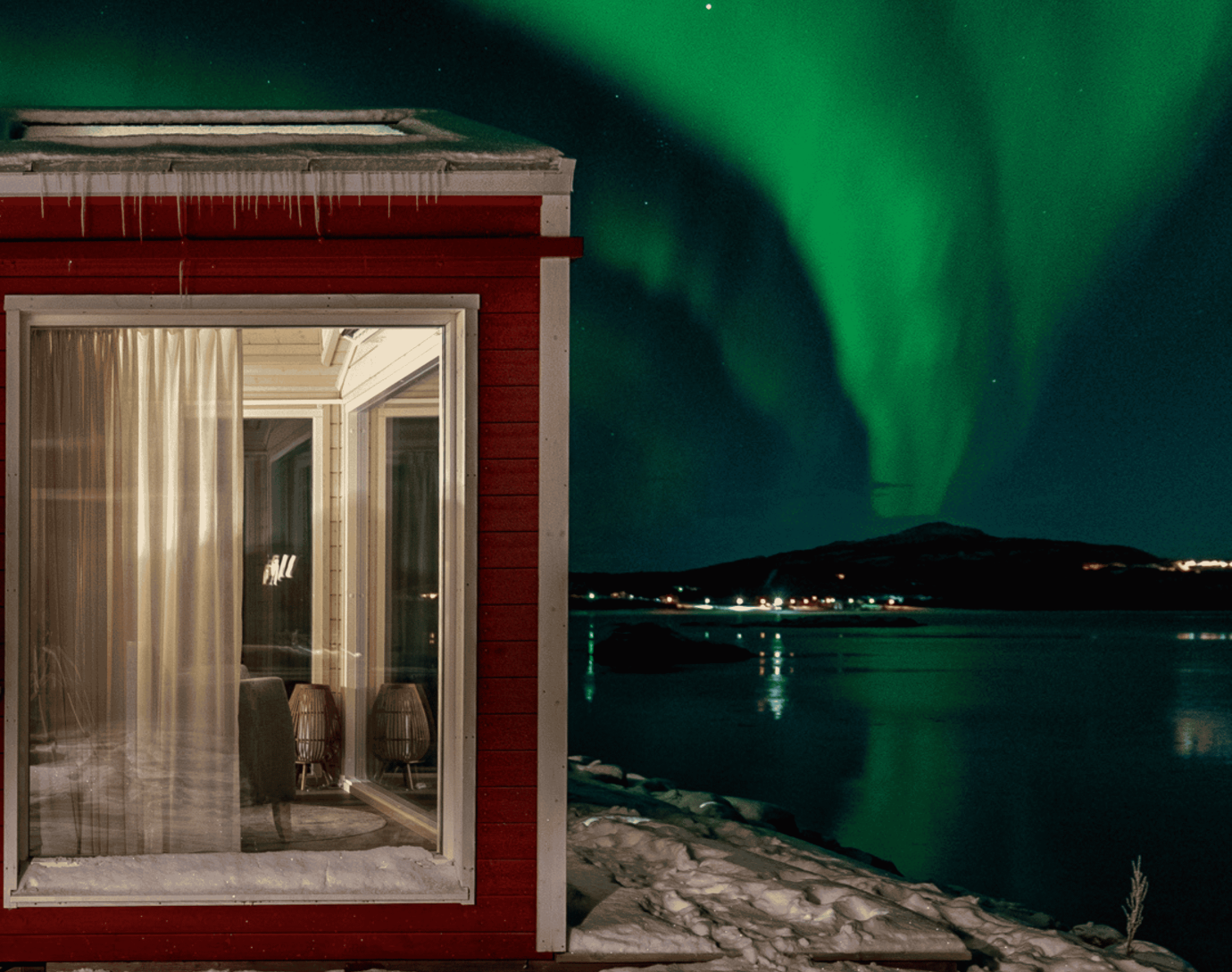 Norwegian Wild - Aurora Seaside Cabin